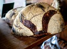 ごつごつパン　嚙み締めると豊かな小麦の香り／La boulangerie de Harimaya