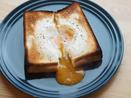 「穴に卵」「バター→はちみつ」いつものパンが確実に美味しくなる！ちょっとした魔法をプラス！【作ってみた】