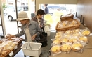 軟らか手作り 高齢者も気軽に 新潟中央区に「１００円パン」