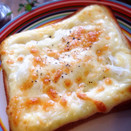 玉ねぎとチーズで簡単！「惣菜パン風トースト」ができた♪