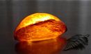 パンで製作　温かな光が評判　中身は食べます　神戸・モリタ製パン所