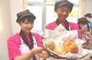 サクラエビとお茶をＰＲ　遠江総合高パン開発、学校祭で販売