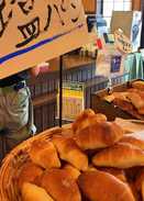 7つのパン店のクーロンヌ、本店（とりで）は塩パンが人気、那須にはペンションも