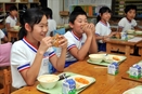給食に地元産の「ハトムギパン」　茂木の小中学校に初登場