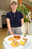 静岡）夢込めたパン、キックオフ　藤枝の店で新作４種