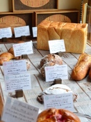町田・玉川学園のフランス菓子店、ハード系パンを販売