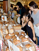 県産裸麦使用「ひめの麦畑」　松前でパン試食販売