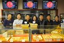 パン職人はエイズ孤児　社会起業家が支援の喫茶店　上海