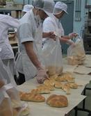 山梨県産小麦ゆめかおり使用　ふっくら食感の給食パン、来春から提供
