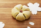 まるで桜餅！？なパンが今年も登場。桜の香りがふわっと広がる、春らしいパンが勢ぞろい