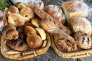 【パンのサブスク】バラエティ豊かなパンセットを《毎月・定額》でお届け。こんがりパン工房が subsc にオープン！