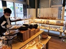 北海道原料使ったローコスト運営のモデルパン店、札幌・西町に「MOO％」開店