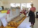 粟国島初のカフェ「アグニファン」が１周年　店主の宮本さん、パンなど「今後も新商品開発」