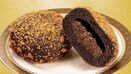 ゴディバ 初のカレーパンがローソン限定で登場、隠し味・パン生地にチョコレート、「ショコラパン」やスイーツも