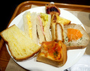 時間無制限パン食べ放題！ 東京駅八重洲地下街人気のランチビュッフェ「サンドッグイン神戸屋」は一巡目を狙っていけ
