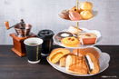 ファミマ、バリスタ粕谷氏と開発した新「モカブレンド」とパンや菓子を買うと次回30円引きになる「ヌン活」キャンペーン