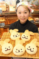 曲がった耳、優しい甘さ　かわいいウサギのクリームパン、5日から販売　兵庫・三田のパン店